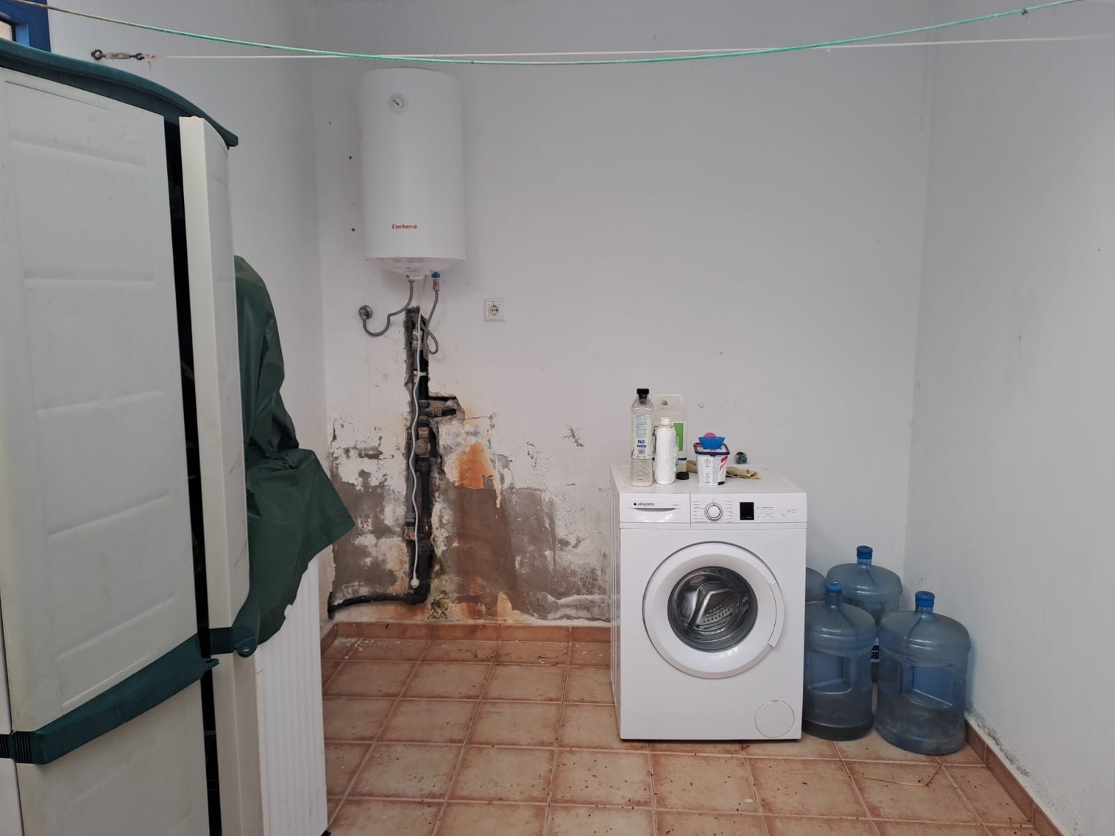 Bathroom 1 — Before
