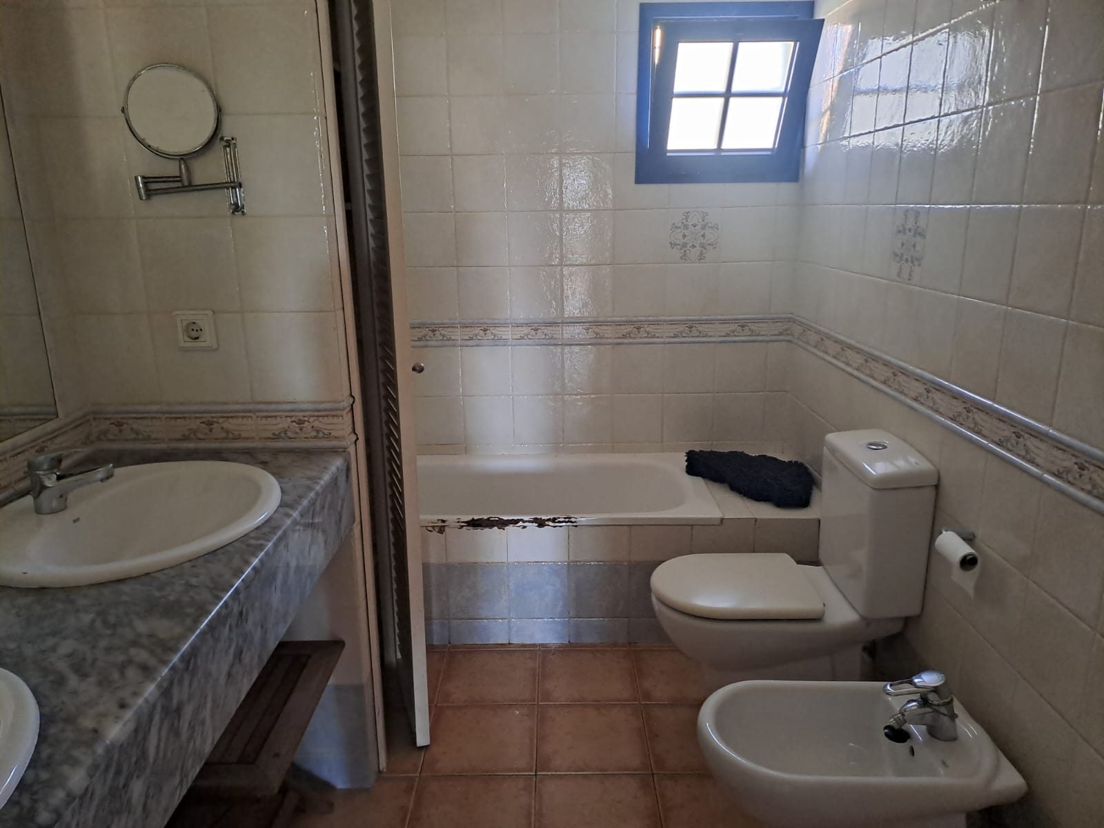 Bathroom 2 — Before